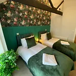 2-Bed Apartment With Free Wifi, 2-Minute Walk To Brighton Beach & Pier