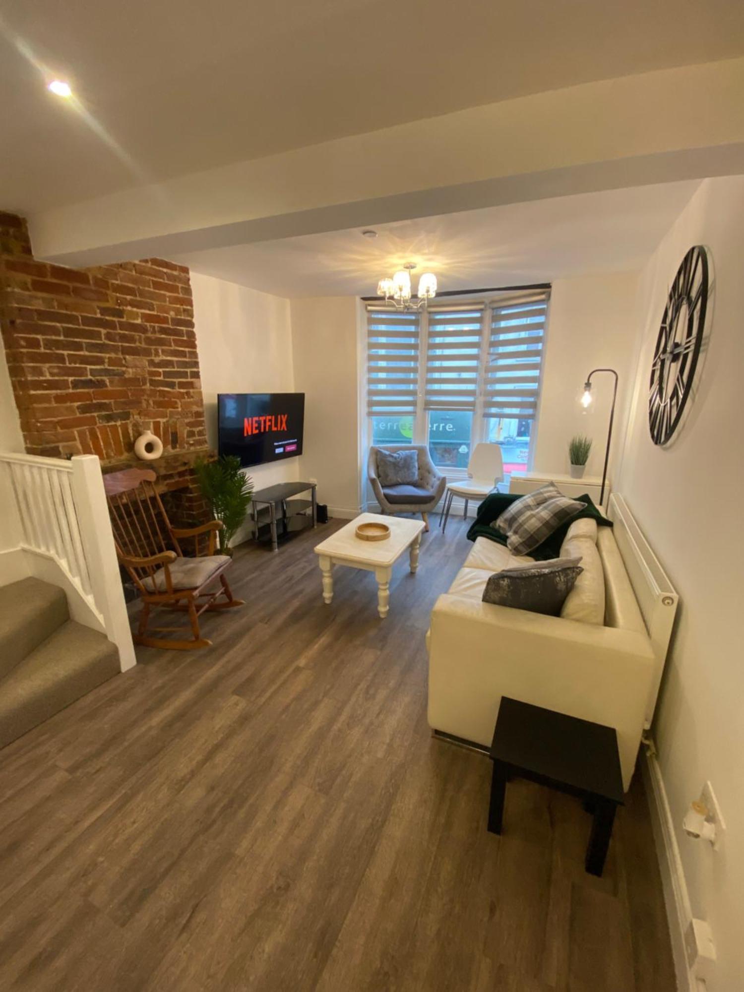 2-bed With Free Wifi, 2-minute Walk To & Pier Apartment Brighton