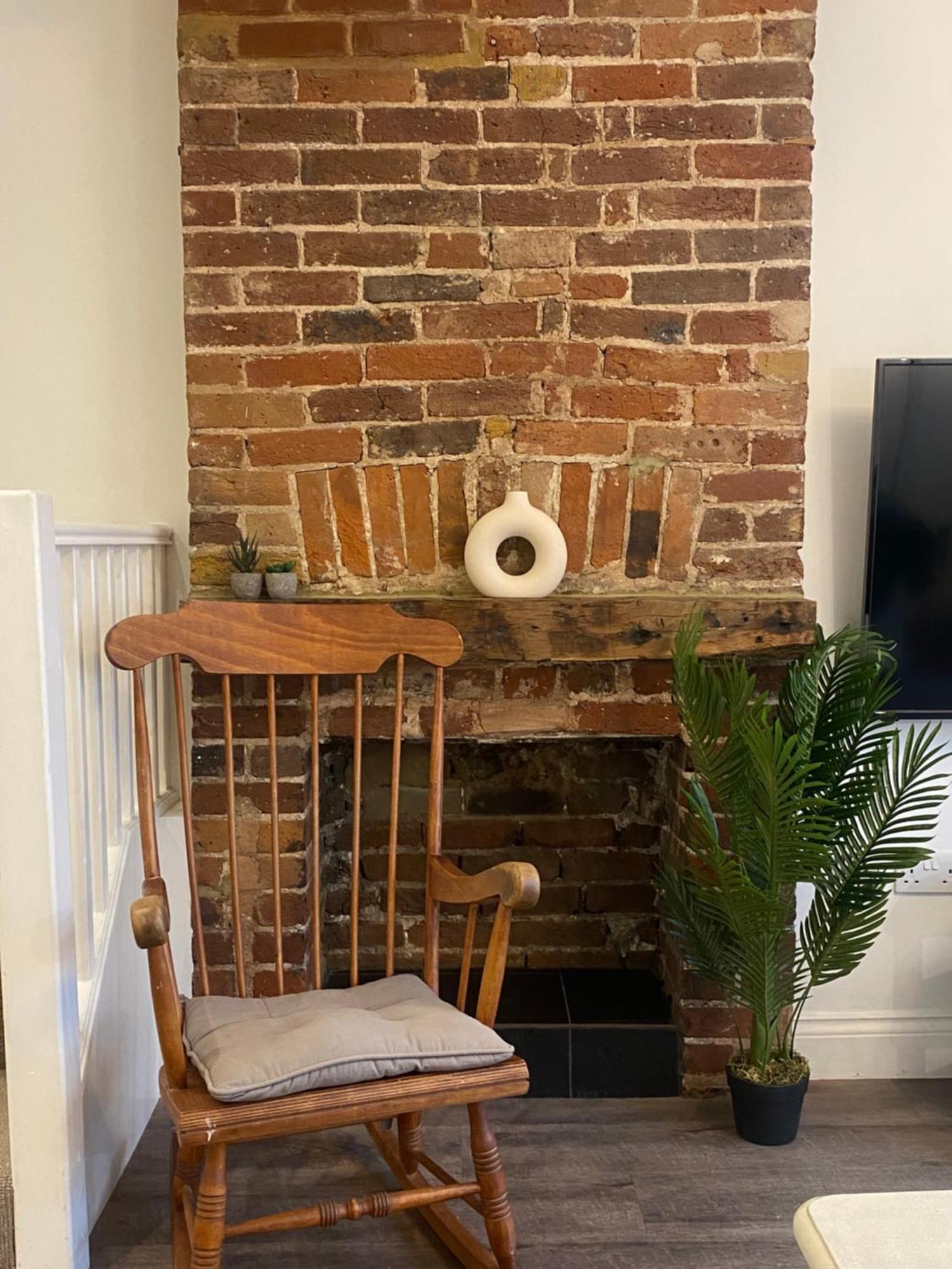 2-bed With Free Wifi, 2-minute Walk To & Pier *
