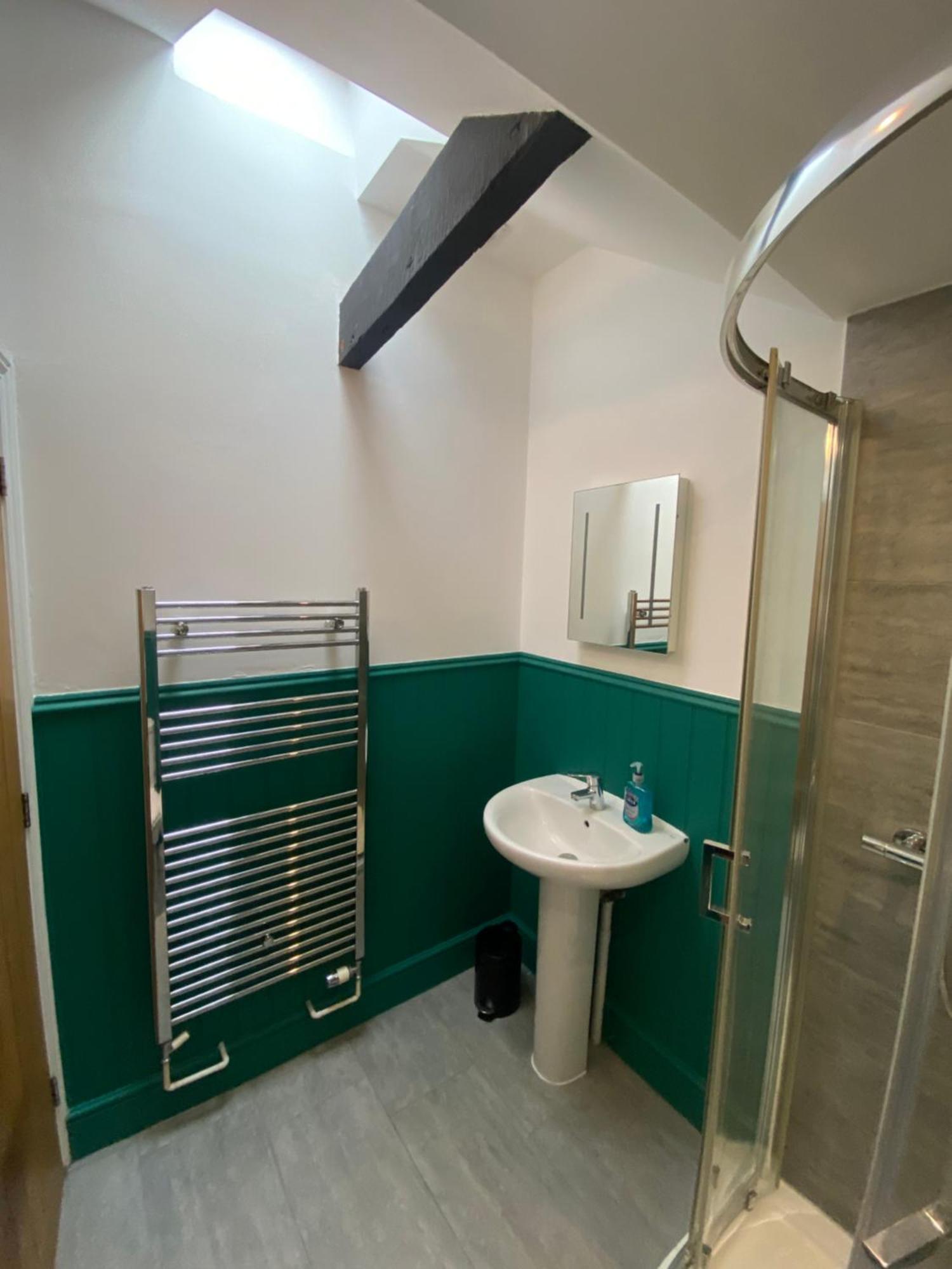 2-bed With Free Wifi, 2-minute Walk To & Pier Apartment *