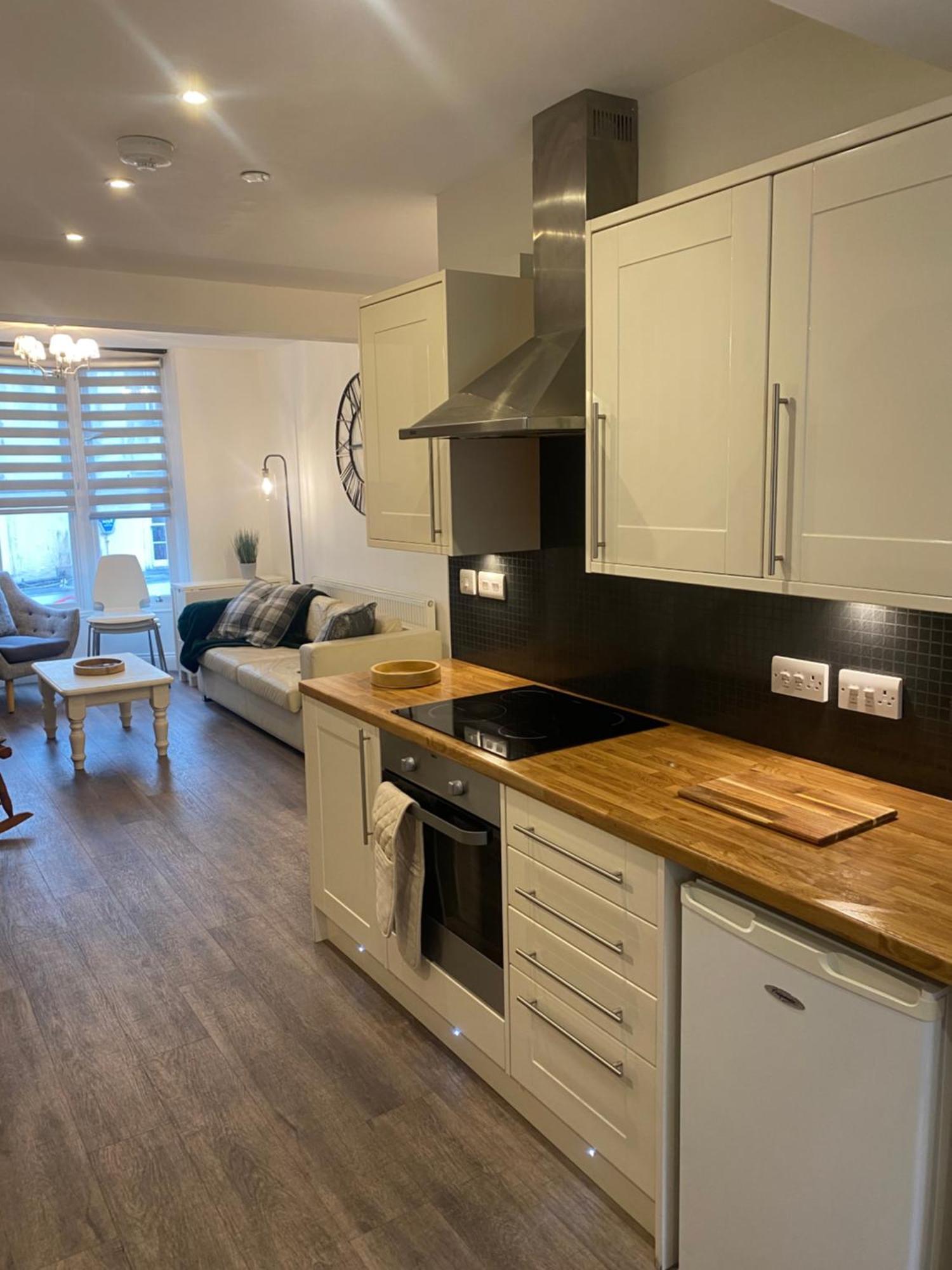 2-bed With Free Wifi, 2-minute Walk To & Pier Apartment *