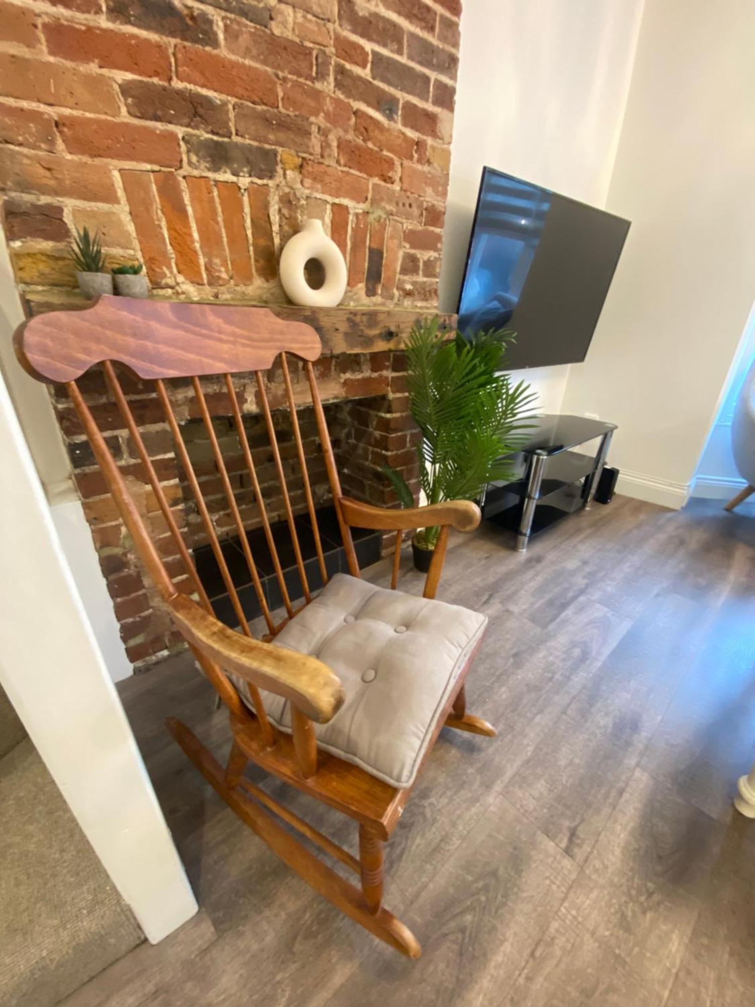 Apartment 2-bed With Free Wifi, 2-minute Walk To & Pier *