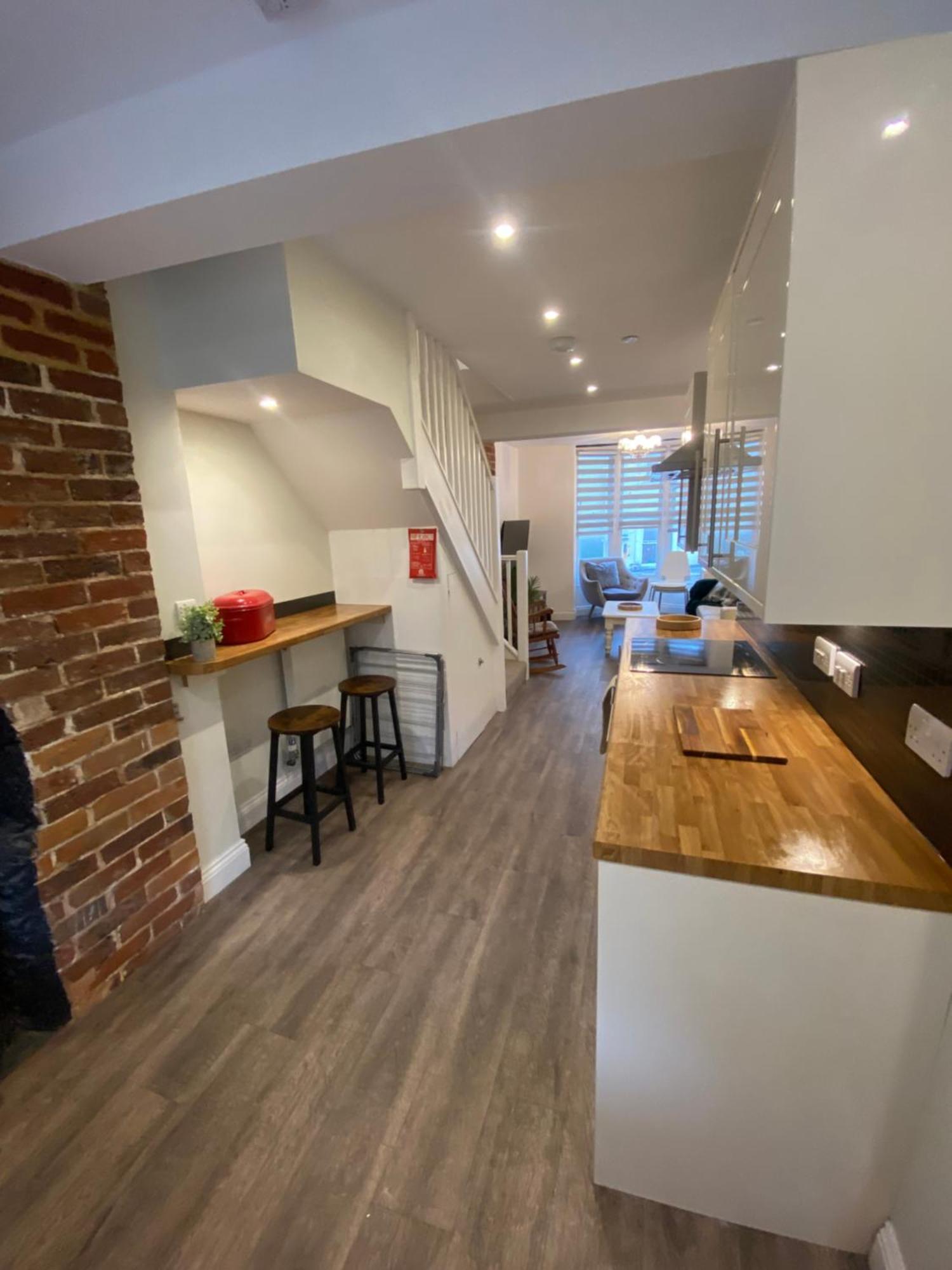 2-bed With Free Wifi, 2-minute Walk To & Pier Apartment Brighton