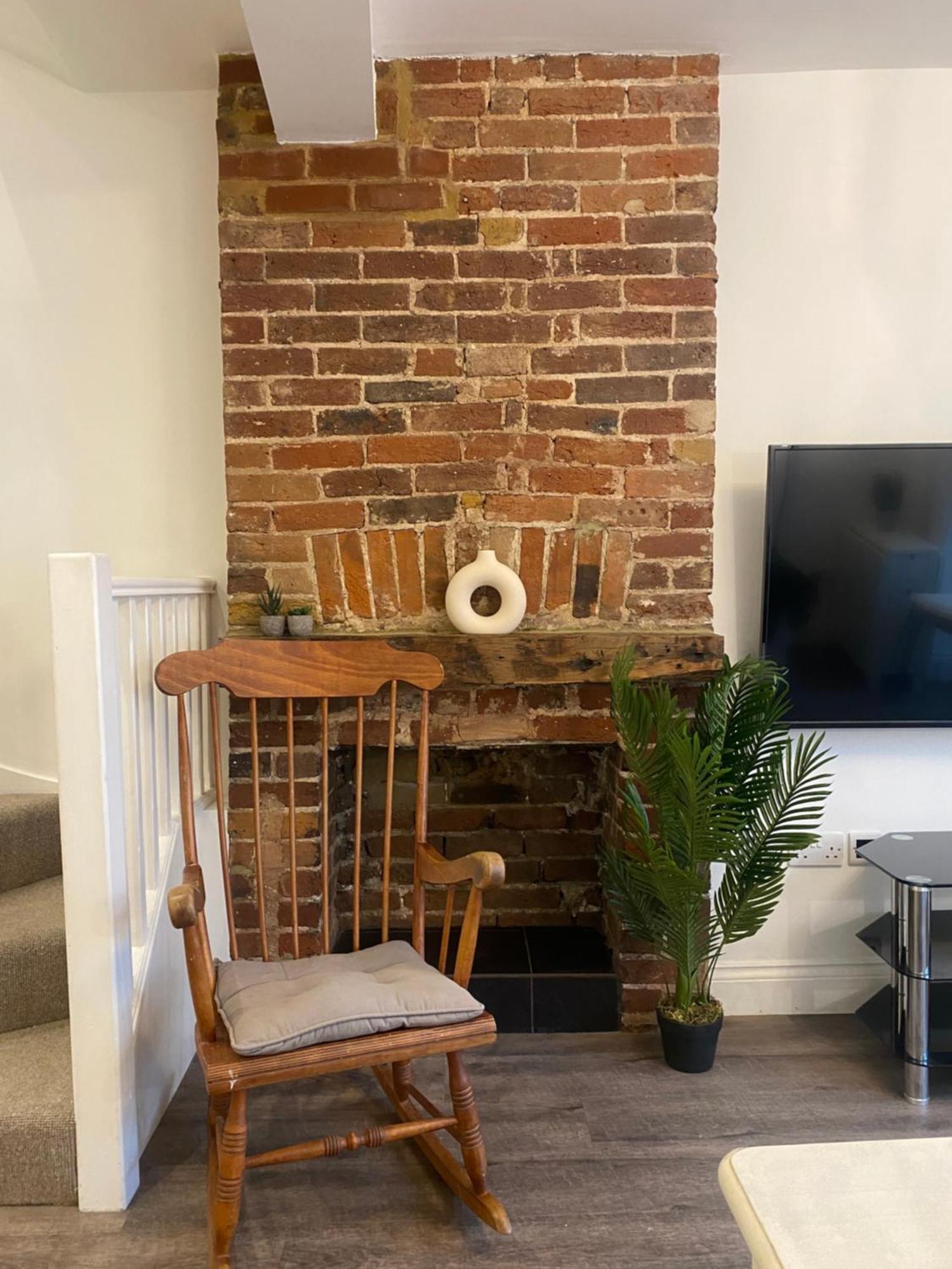 Apartment 2-bed With Free Wifi, 2-minute Walk To & Pier *