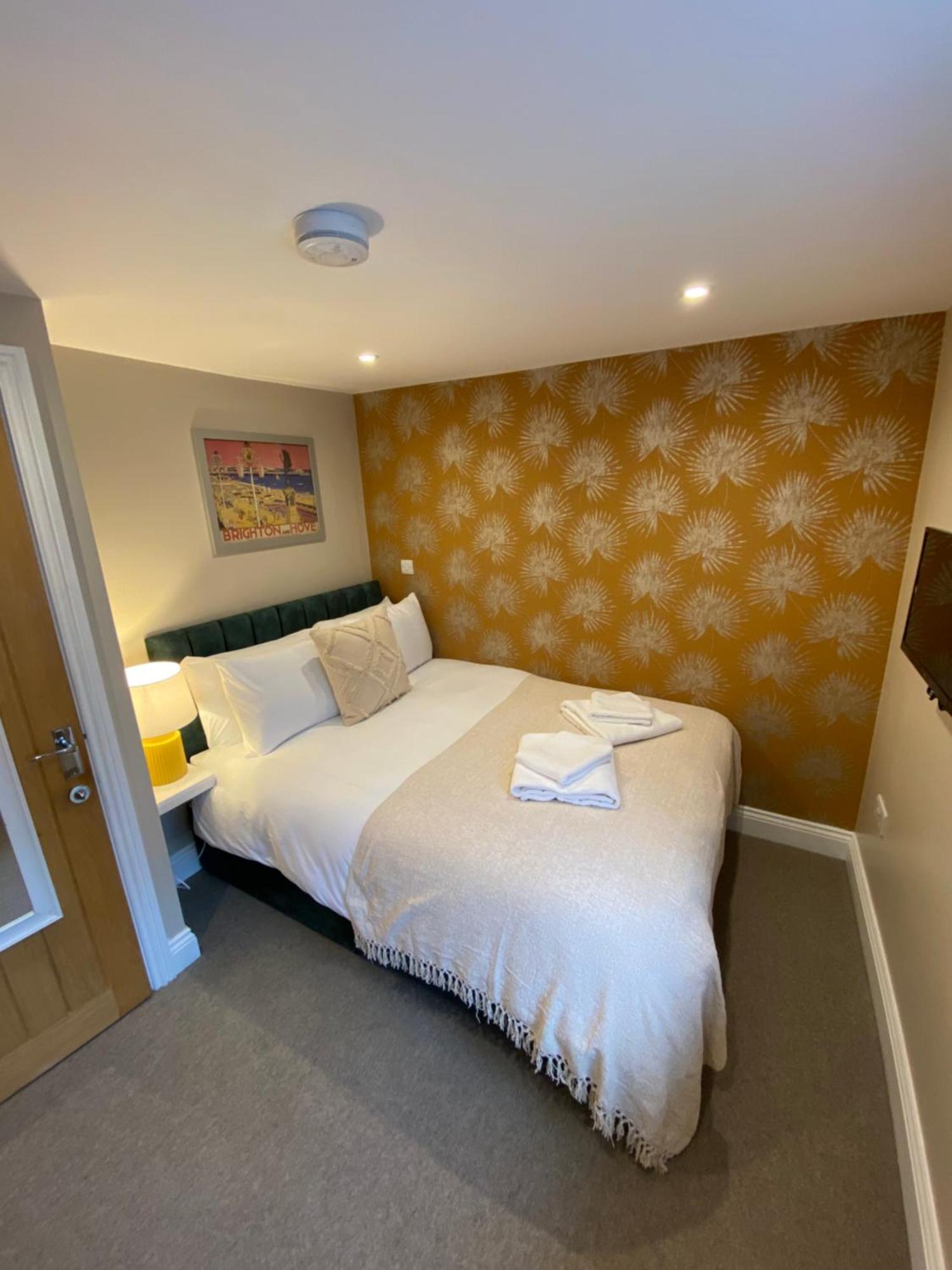 2-bed With Free Wifi, 2-minute Walk To & Pier Apartment *