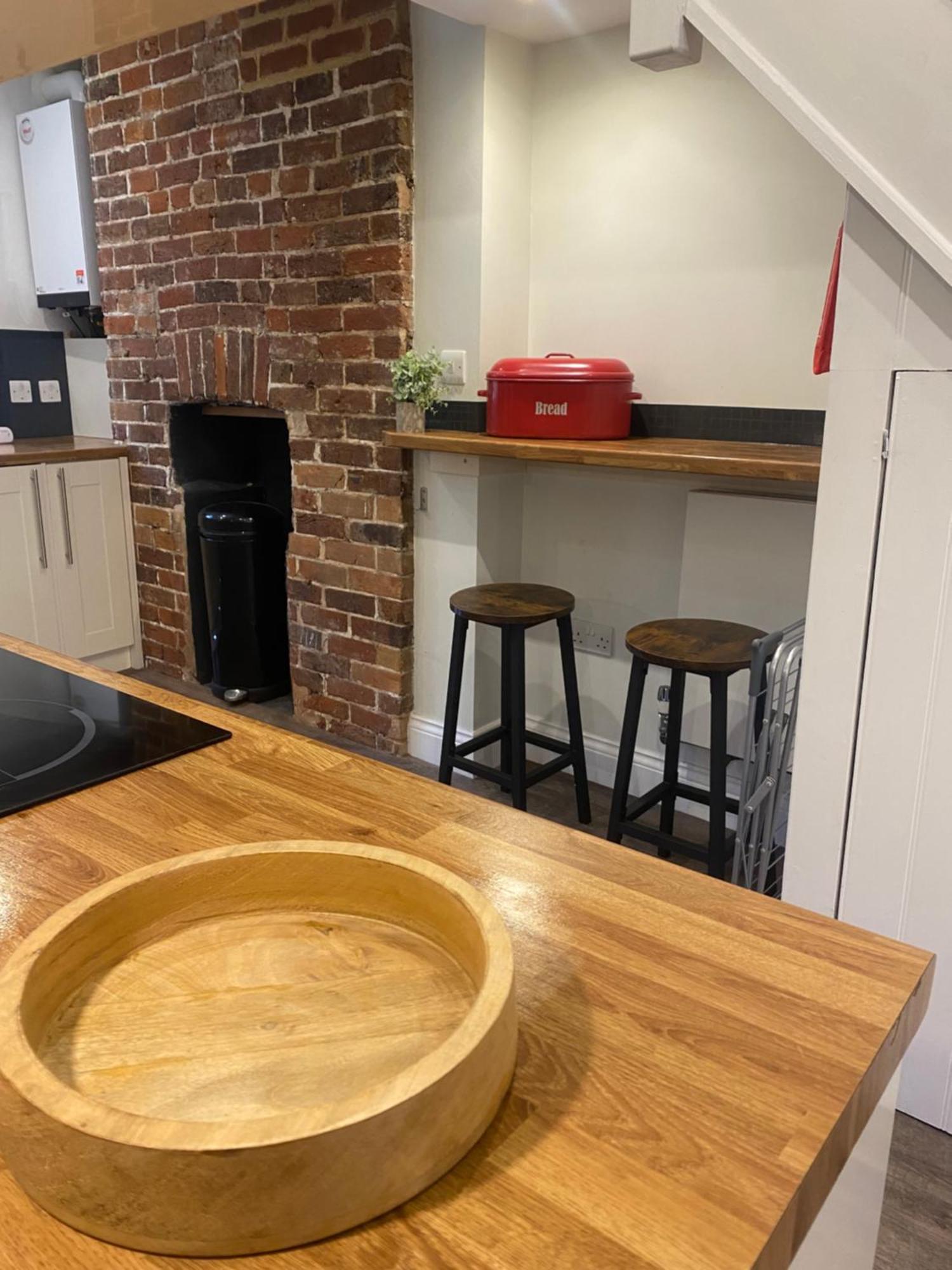 Apartment 2-bed With Free Wifi, 2-minute Walk To & Pier *