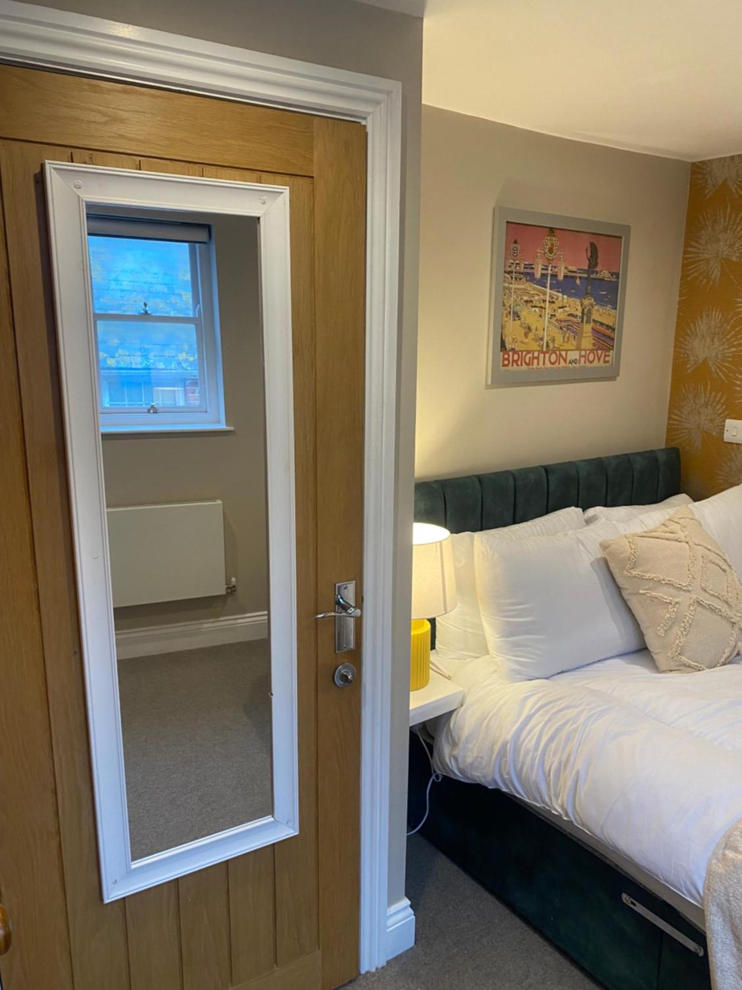 2-bed With Free Wifi, 2-minute Walk To & Pier Apartment