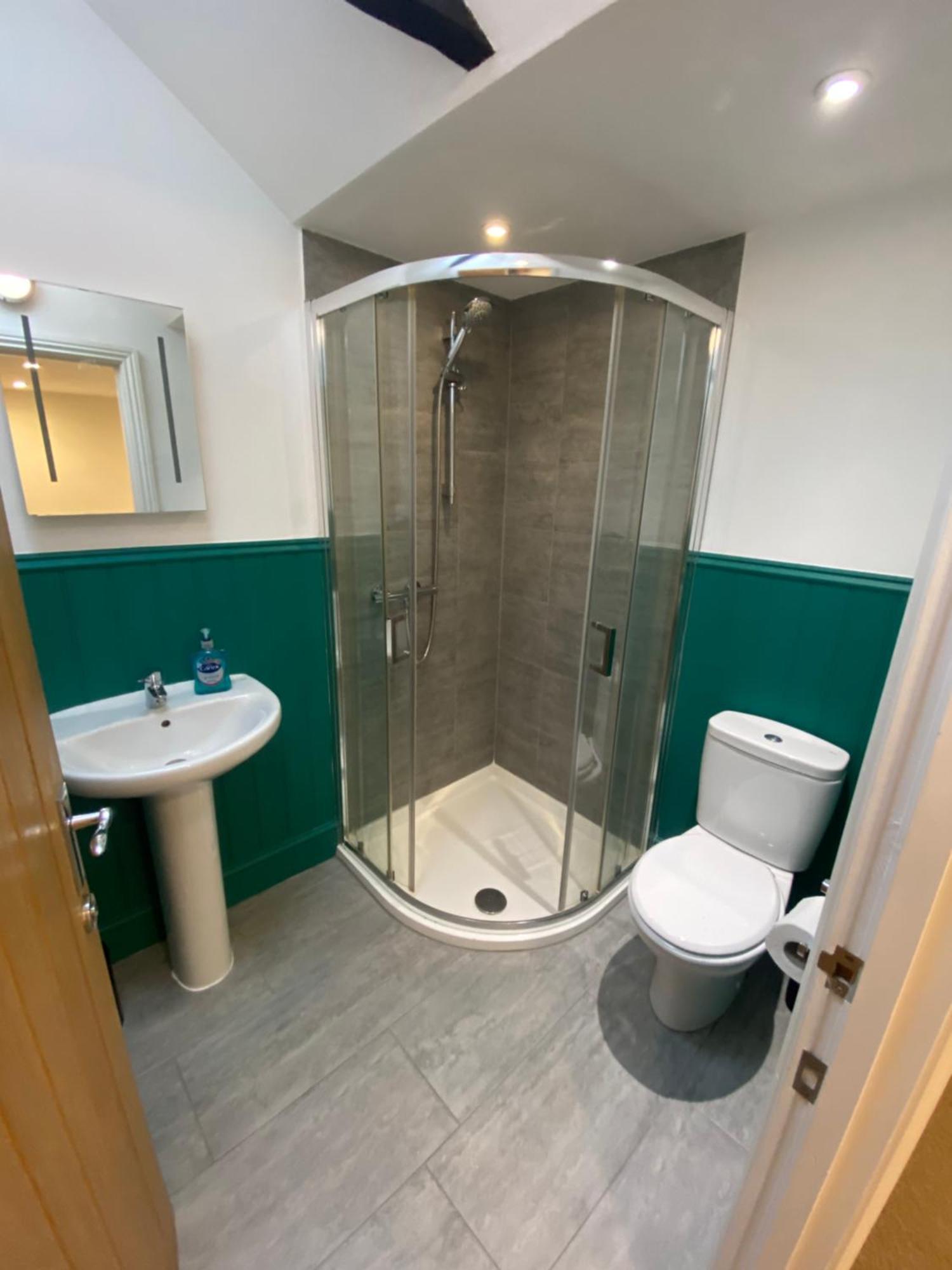 2-bed With Free Wifi, 2-minute Walk To & Pier *